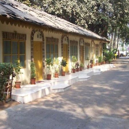 מומביי Juhu Hotel מראה חיצוני תמונה